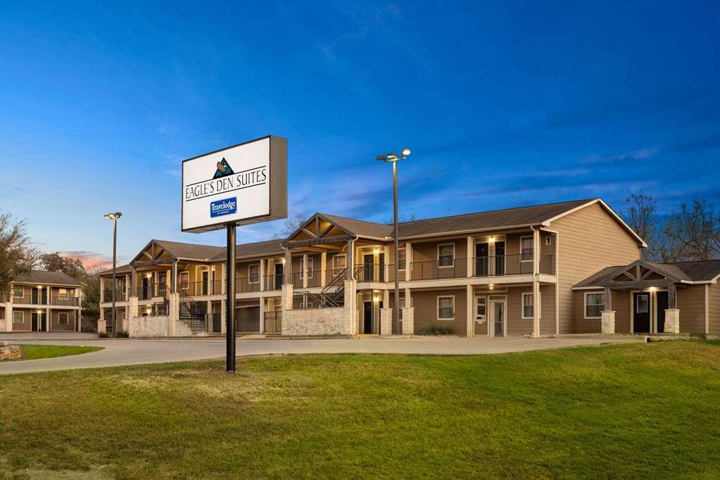 Eagle'S Den Three Rivers Texas A Travelodge By Wyndham Exterior photo