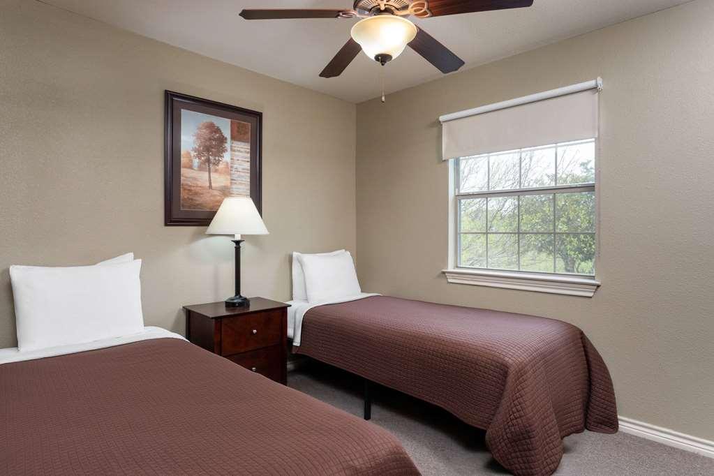 Eagle'S Den Three Rivers Texas A Travelodge By Wyndham Room photo