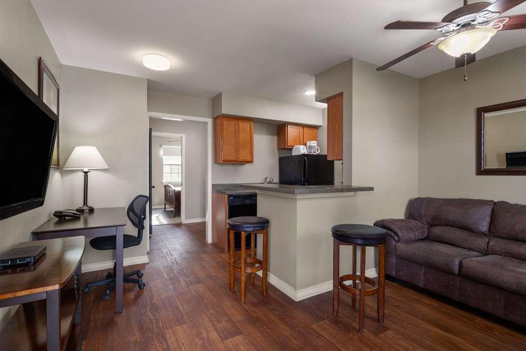 Eagle'S Den Three Rivers Texas A Travelodge By Wyndham Room photo