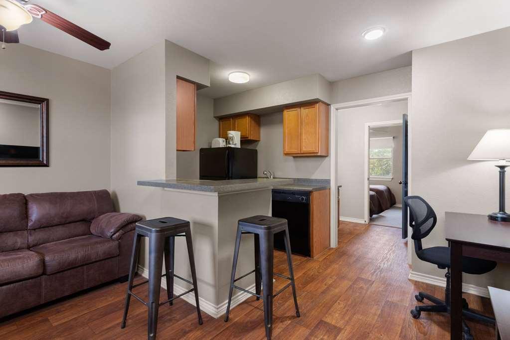 Eagle'S Den Three Rivers Texas A Travelodge By Wyndham Room photo